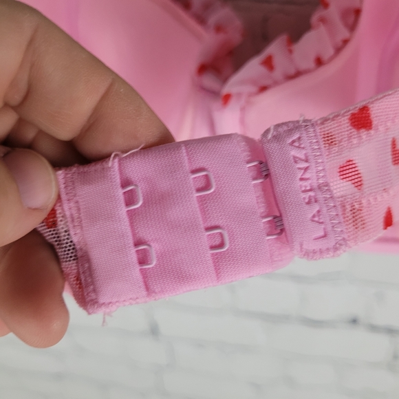 LA SENZA | ruffle heart underwire lightly lined bra - Picture 4 of 7